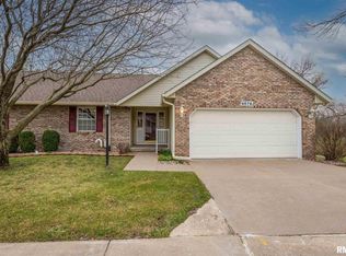 4676 Kynnelworth Dr, Bettendorf, IA 52722