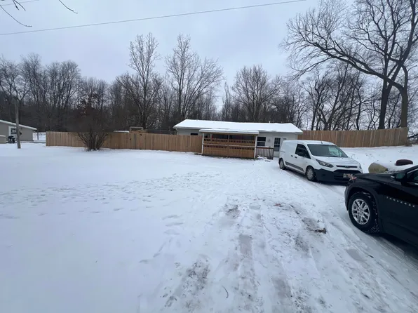 1018 E Central Rd, Quincy, MI 49082