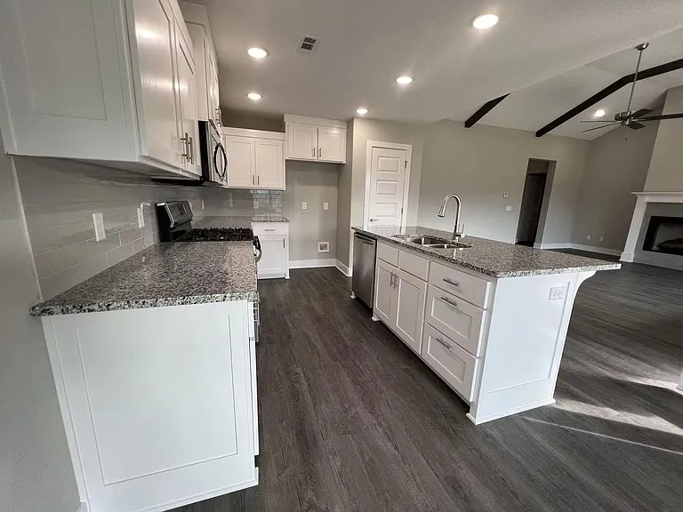 1536 N Pershing St — Photo 5