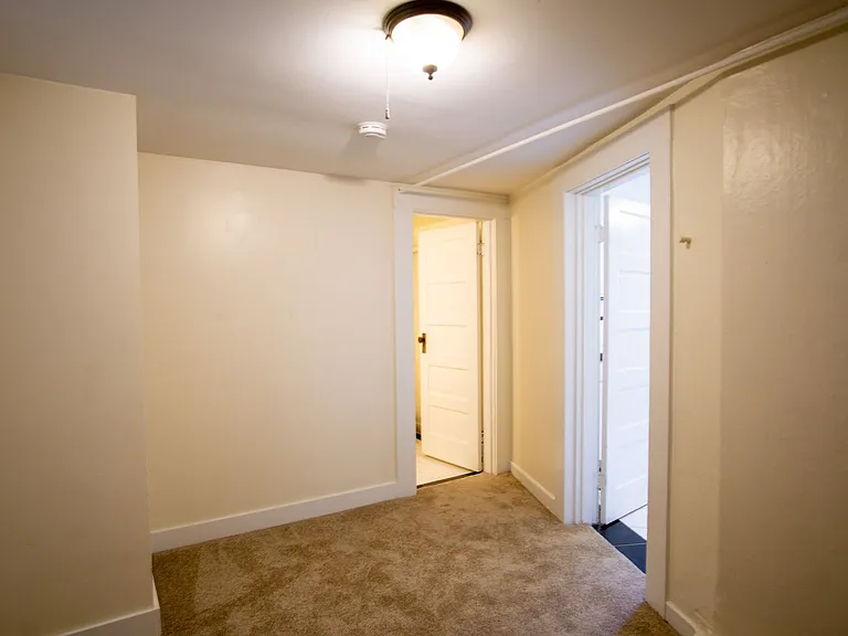 1235 SE Yamhill St #12 — Photo 12