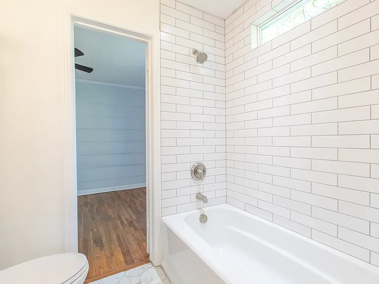 2418 Maplecrest Dr #A — Photo 6