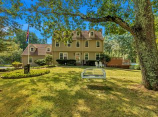 2 Colonial Ct, Clinton, CT 06413