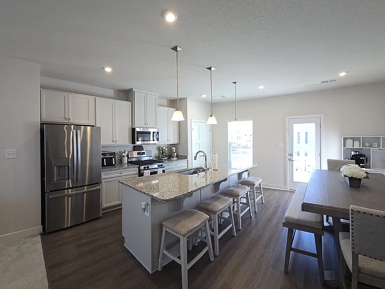 210 Fost Blvd — Photo 8