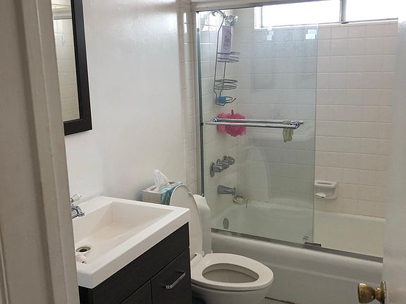 4th image of 912 Hilldale Ave APT 8