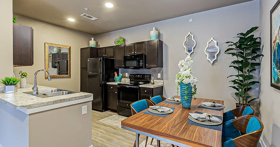 Paragon Westover Hills Apartments — Photo 4