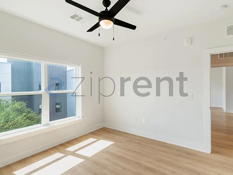 2500 Longview St #523 — Photo 16