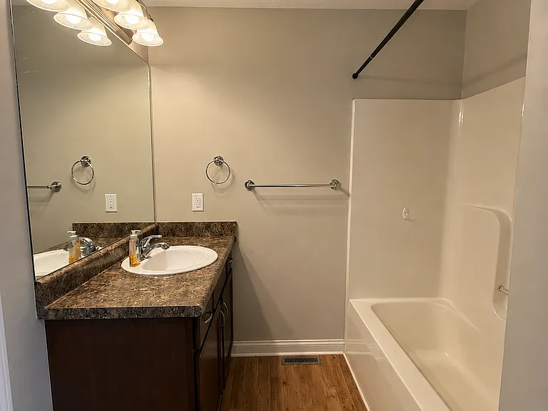 1005 Lennox Cir — Photo 14