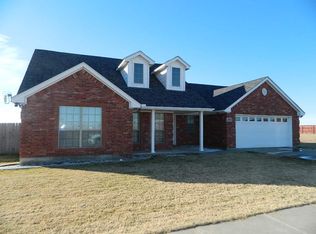 205 Meadowlark Ln, Geronimo, OK 73543