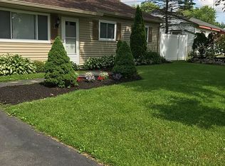 7840 Areopagitica Ave, Bridgeport, NY 13030