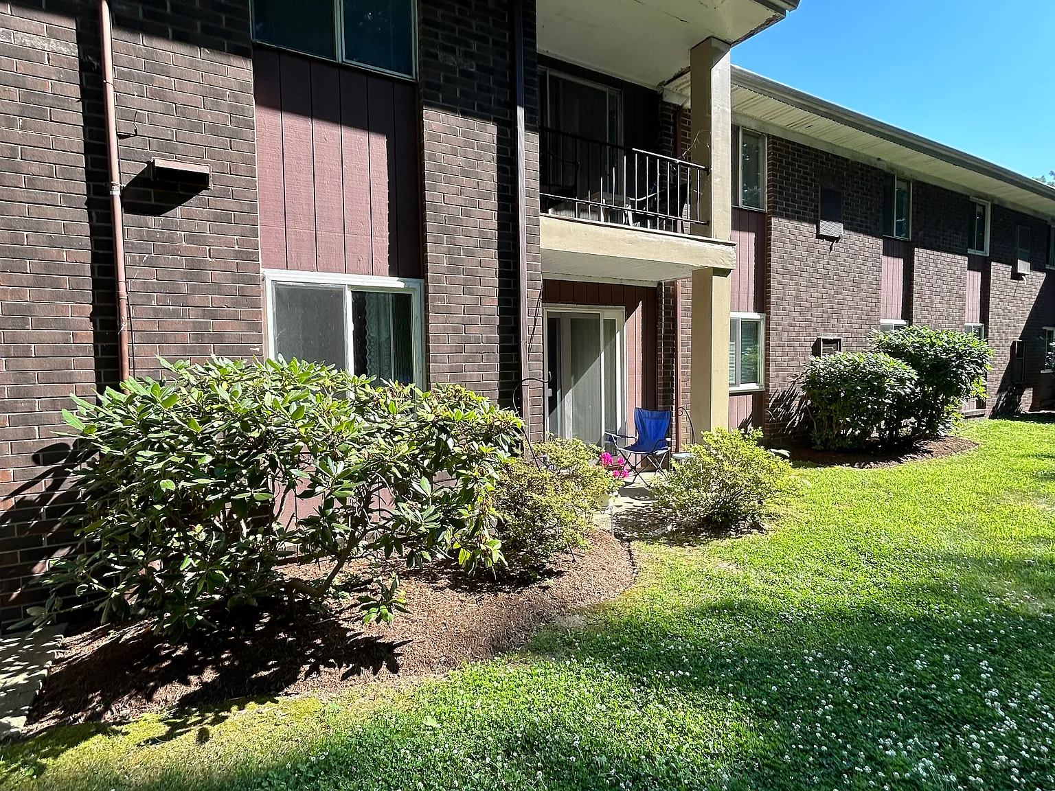 2 bed, 927 sqft, $1,250 — Photo 1