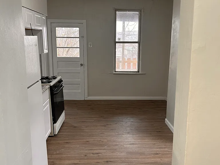 268 Seneca St — Photo 18