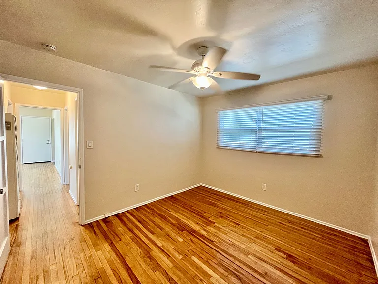 2447 Boundary St — Photo 3