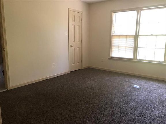 4th image of 5542 Blossom Ln