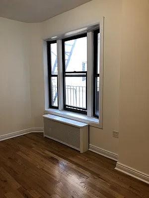 Rented by Roger Benayoun, LREB | media 20