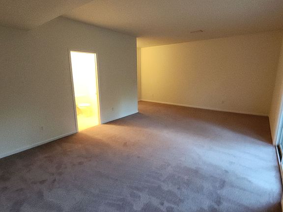 4th image of 111 Pumpkin Patch Ln