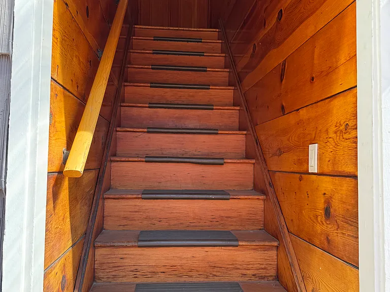 stairs to upstairs unit from sidewalk