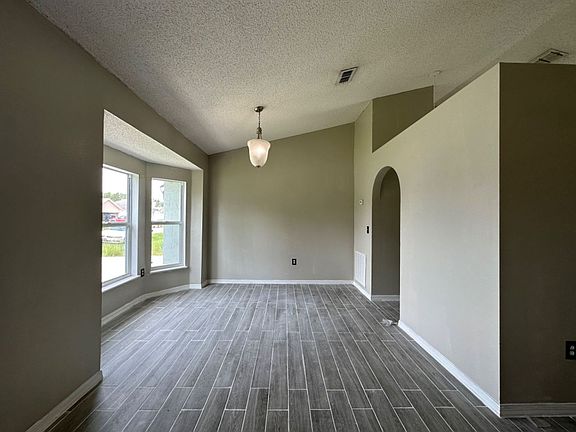 4th image of 215 Great Yarmouth Ct