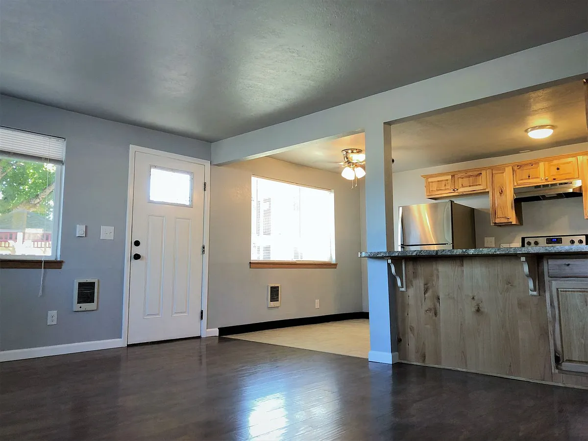 Building Photo - 180 Garland Way N