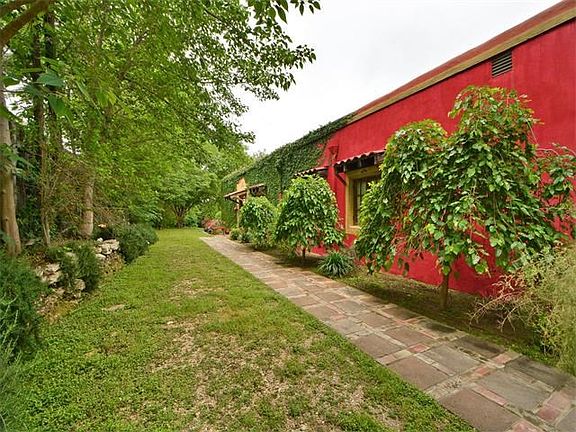 Walkway to the entrance of your Hacienda!
