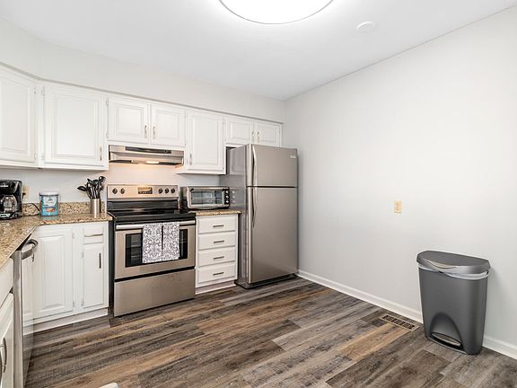 4th image of 810 W Ocean View Ave