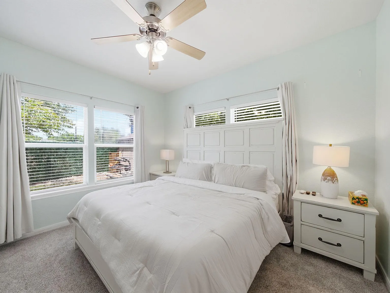 3 bed, 2.0 bath, 1432 sqft, $2,300 — Photo 3