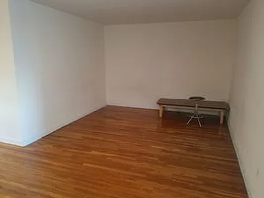 Rented by Max & Associates Realty Corp | media 5