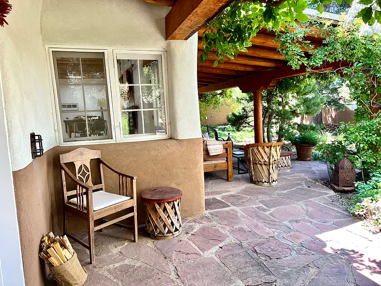 Garden entrance showing rear covered terrace (portal)