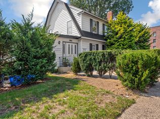 364 Merrick Rd, Rockville Centre, NY 11570