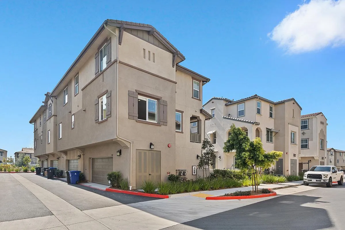 3 bed, 1486 sqft, $3,750 — Photo 2