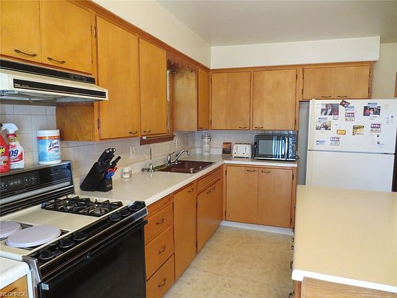 3rd image of 2333 Donald Ave