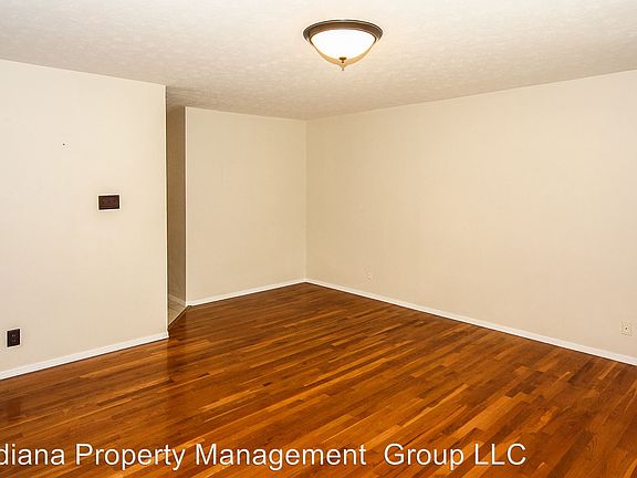 3rd image of 7428 E 49th St