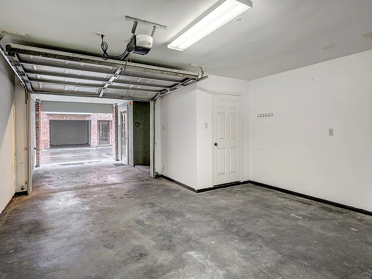 2346 Camden Dr #C — Photo 11