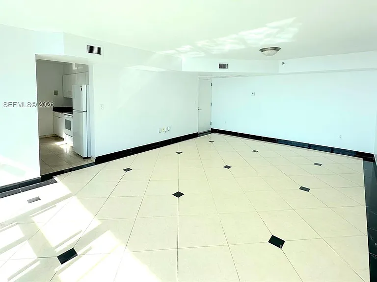 5900 Collins Ave #906 — Photo 3