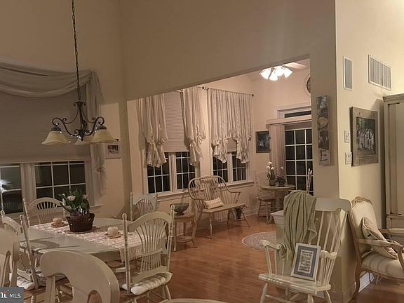 5th image of 34 N Valentine Dr