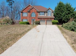 1045 Julius Dr, Suwanee, GA 30024