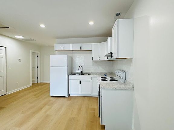 5th image of 525 Smith St #Z4
