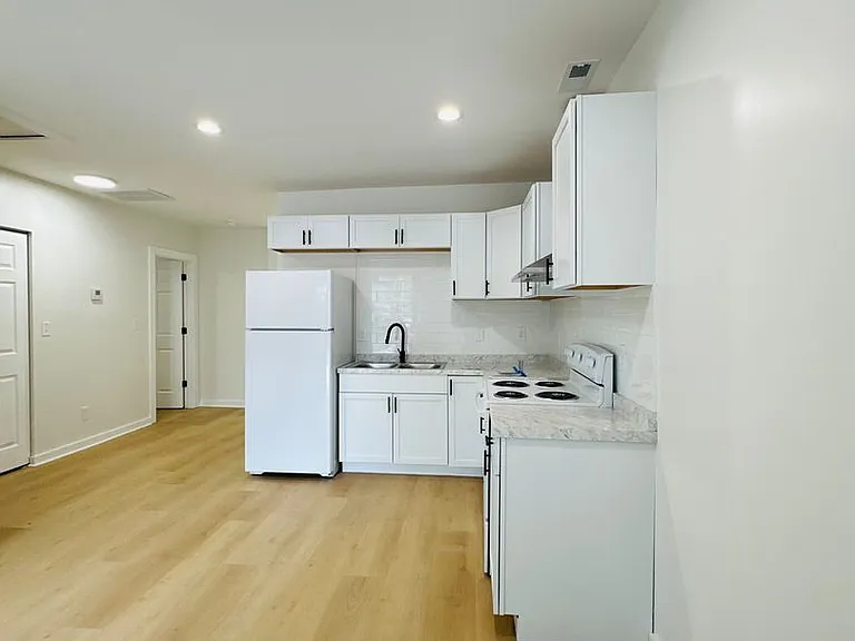 525 Smith St #Z4 — Photo 5