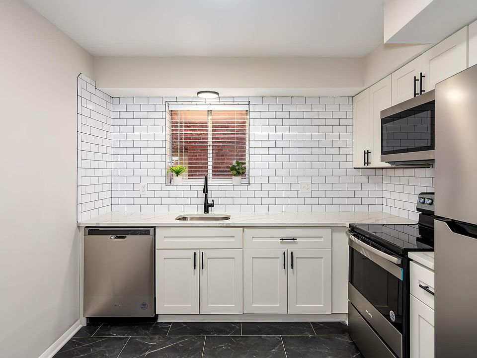 1st image of 6020 Lindenwood Ct #2
