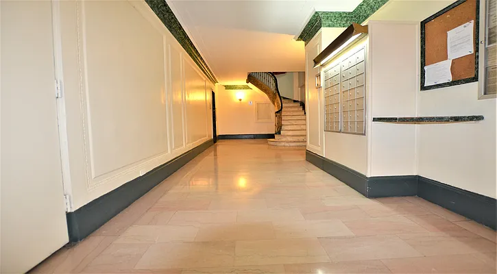 Rented by Manhattan Realty Group | media 25