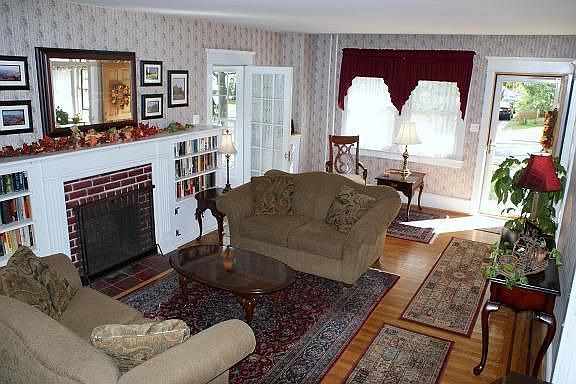 Livingroom w/Fireplace