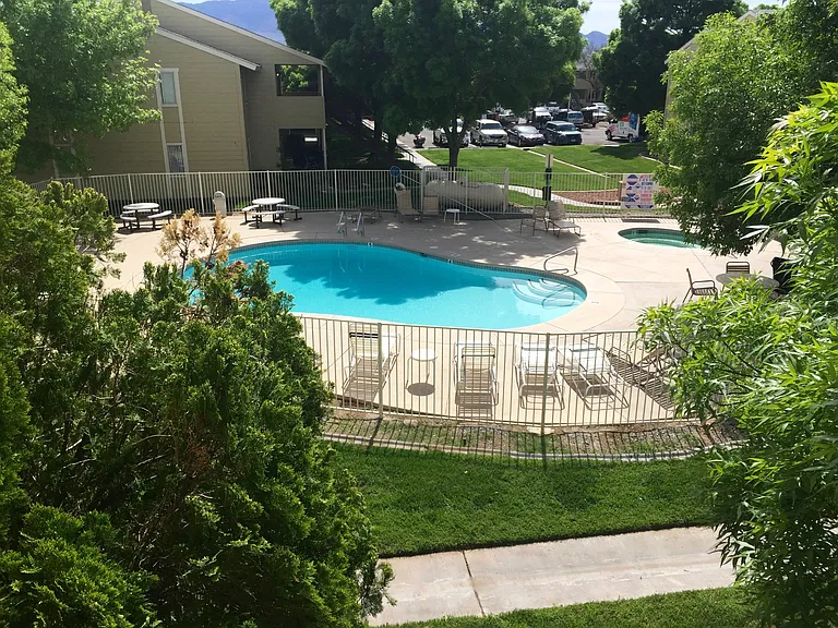 Desert Shade Apartments — Photo 4