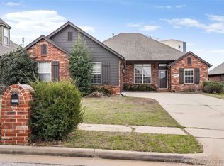 1013 W Elmira St, Broken Arrow, OK 74012