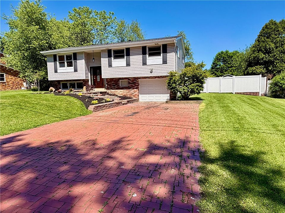 1st image of 302 Sun Valley Dr