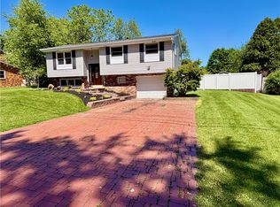 302 Sun Valley Dr, Cranberry Township, PA 16066