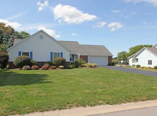 37 Laurelcrest Dr, Spencerport, NY 14559