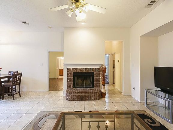 3rd image of 2412 Castleridge Dr
