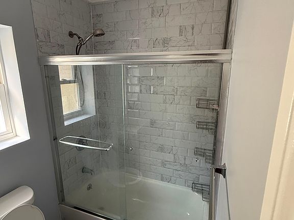 3rd image of 11639 198th St Floor 2
