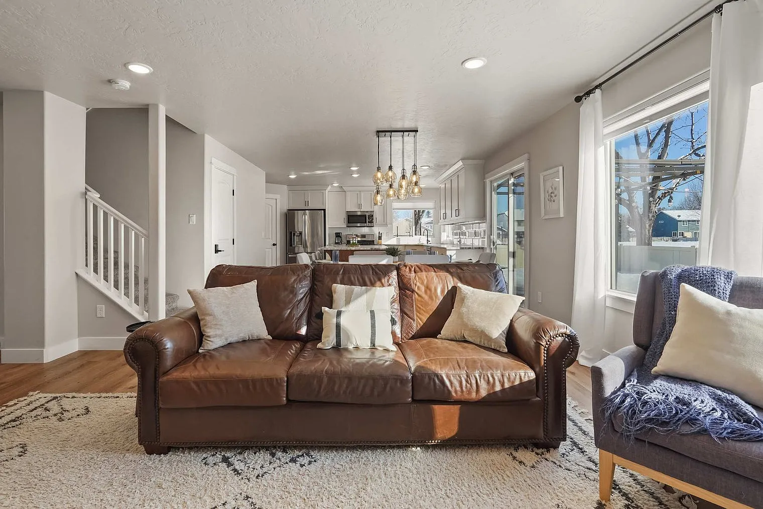 5 bed, 2.0 bath, 3196 sqft, $7,535 — Photo 3
