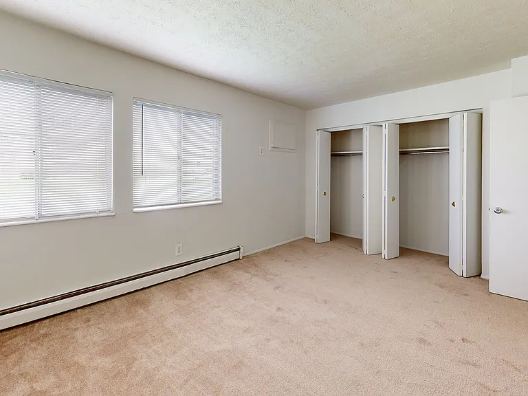 Kendall Manor Apartments — Photo 21