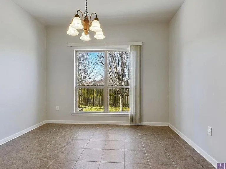 17013 Jamestowne Dr — Photo 3